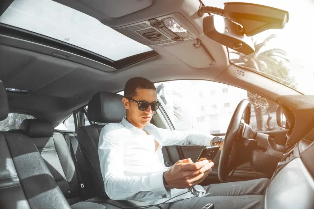19-ways-to-avoid-distraction-behind-the-wheel