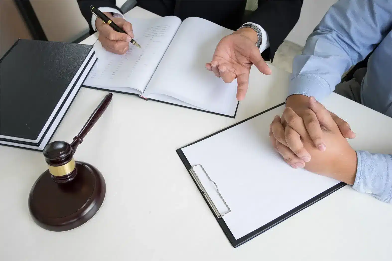 How Do I Choose the Right Auto Accident Lawyer